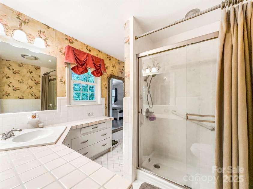 200 Woodside Drive, Morganton, NC 28655.  MLS# CAR4256591, YatesRealty ID 18745. 