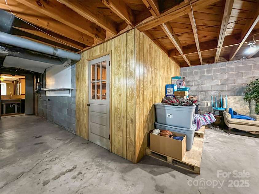 200 Woodside Drive, Morganton, NC 28655.  MLS# CAR4256591, YatesRealty ID 18745. 