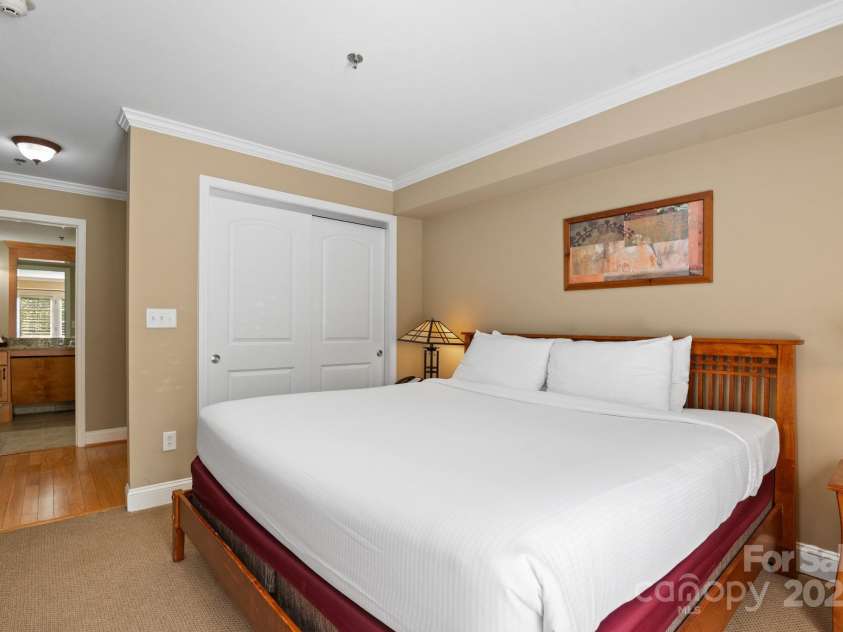 203 Bowling Park Road, Asheville, NC 28803.  MLS# CAR4264347, YatesRealty ID 18746. Primary Bedroom with Ensuite