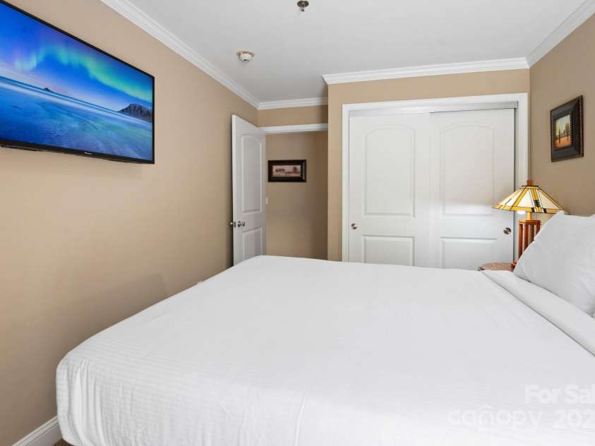 203 Bowling Park Road, Asheville, NC 28803.  MLS# CAR4264347, YatesRealty ID 18746. Second Bedroom