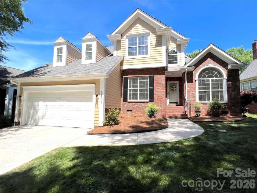 6501 Outer Bridge Lane, Charlotte, NC 28270.  MLS# CAR4377519, YatesRealty ID 18747. Covered entry with partial brick and Palladium window. 