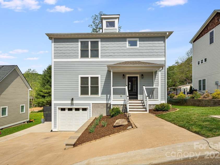 304 Magnolia Ridge Road, Swannanoa, NC 28778.  MLS# CAR4254785, YatesRealty ID 18748. 