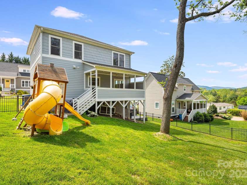 304 Magnolia Ridge Road, Swannanoa, NC 28778.  MLS# CAR4254785, YatesRealty ID 18748. 
