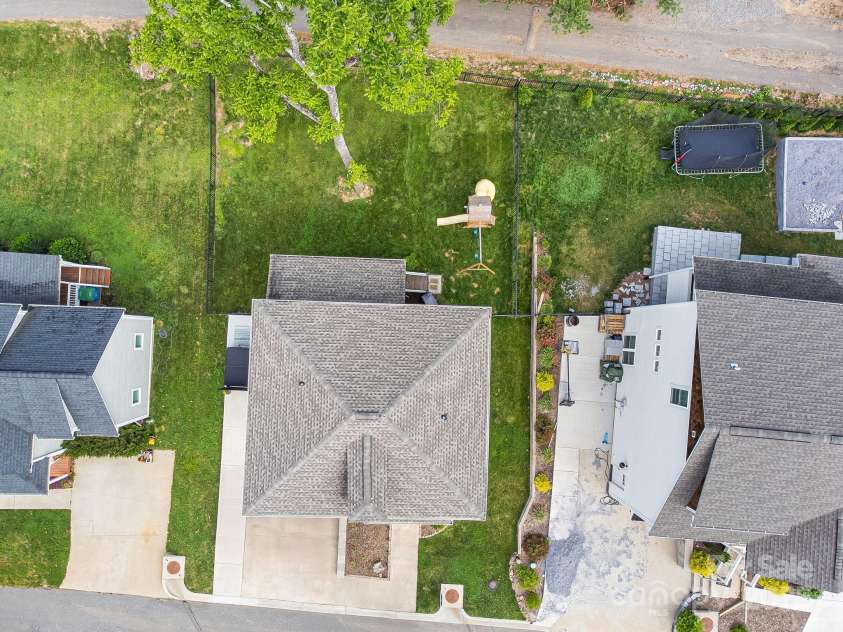 304 Magnolia Ridge Road, Swannanoa, NC 28778.  MLS# CAR4254785, YatesRealty ID 18748. 