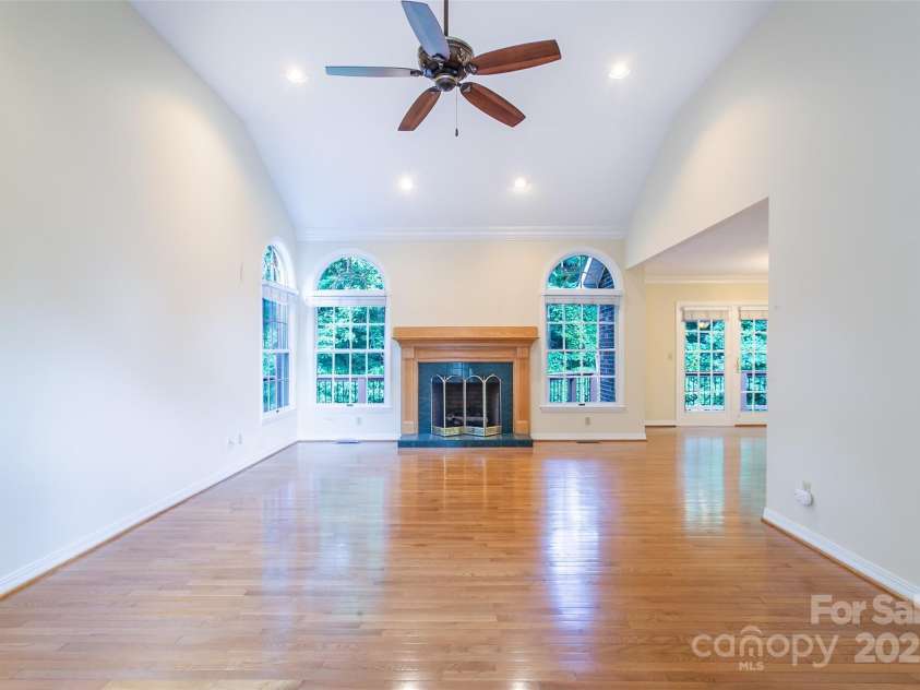185 Oak Ridge Drive, Clyde, NC 28721.  MLS# CAR4289046, YatesRealty ID 18749. Blank Slate - Design your Living Space!