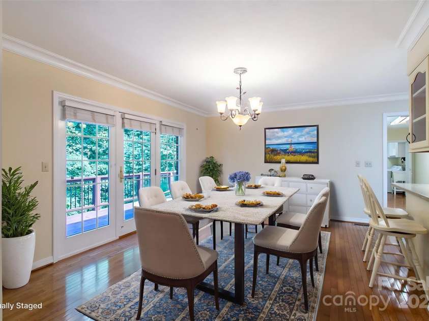 185 Oak Ridge Drive, Clyde, NC 28721.  MLS# CAR4289046, YatesRealty ID 18749. Staged Dining