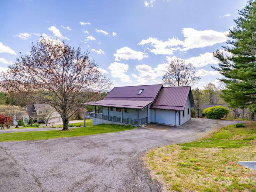 522 Buckeye Ridge Run, Sparta, NC 28675.  MLS# CAR4248814, YatesRealty ID 18750. 