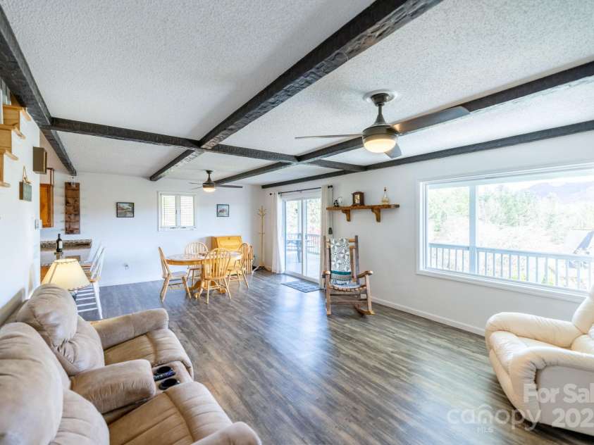 522 Buckeye Ridge Run, Sparta, NC 28675.  MLS# CAR4248814, YatesRealty ID 18750. 