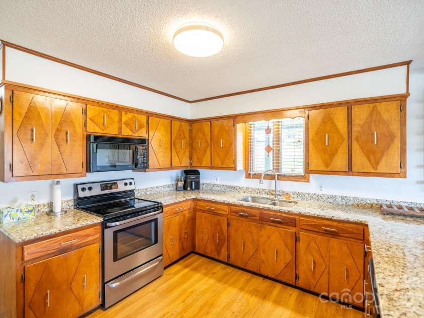 522 Buckeye Ridge Run, Sparta, NC 28675.  MLS# CAR4248814, YatesRealty ID 18750. 