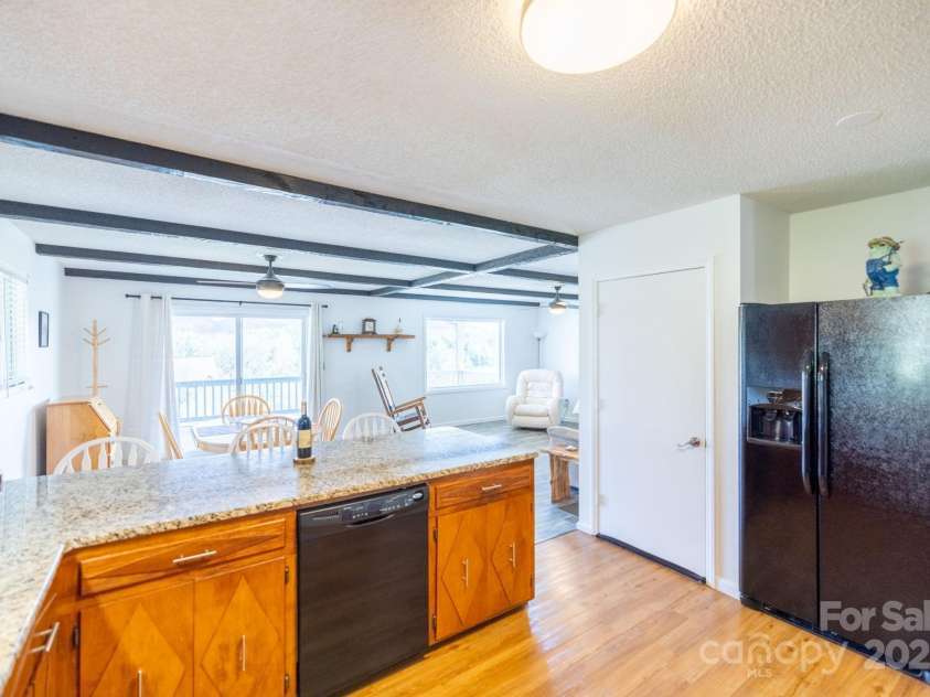 522 Buckeye Ridge Run, Sparta, NC 28675.  MLS# CAR4248814, YatesRealty ID 18750. 