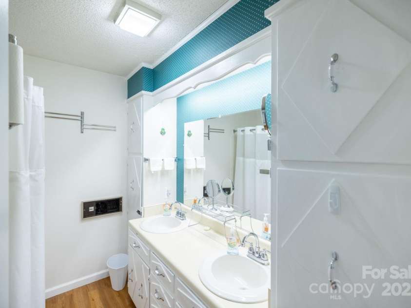 522 Buckeye Ridge Run, Sparta, NC 28675.  MLS# CAR4248814, YatesRealty ID 18750. 