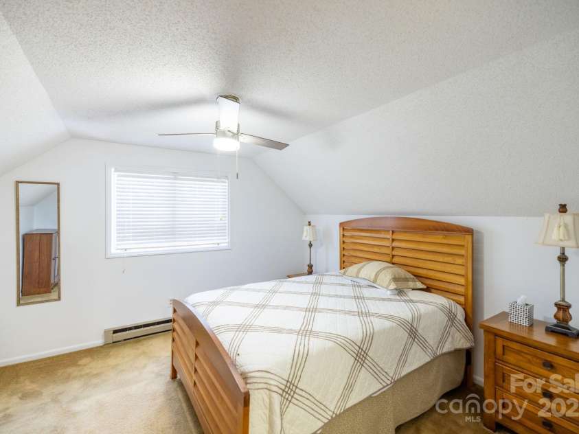 522 Buckeye Ridge Run, Sparta, NC 28675.  MLS# CAR4248814, YatesRealty ID 18750. 