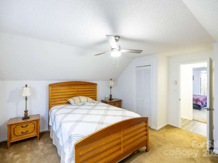 522 Buckeye Ridge Run, Sparta, NC 28675.  MLS# CAR4248814, YatesRealty ID 18750. 