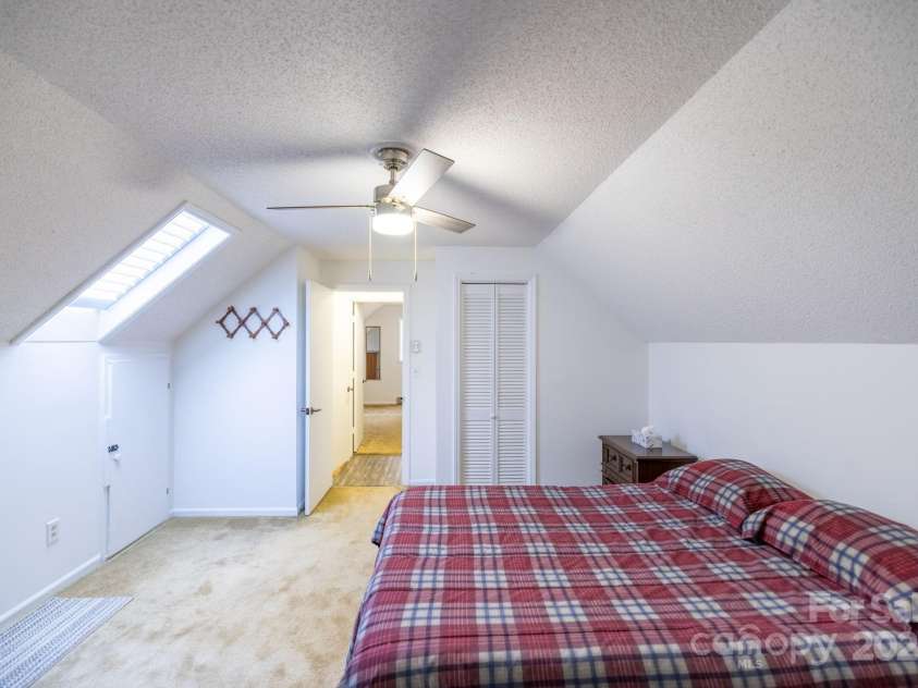 522 Buckeye Ridge Run, Sparta, NC 28675.  MLS# CAR4248814, YatesRealty ID 18750. 