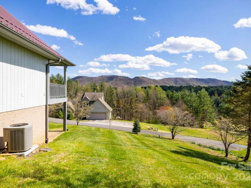 522 Buckeye Ridge Run, Sparta, NC 28675.  MLS# CAR4248814, YatesRealty ID 18750. 