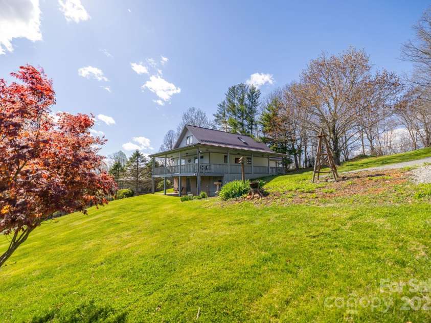 522 Buckeye Ridge Run, Sparta, NC 28675.  MLS# CAR4248814, YatesRealty ID 18750. 