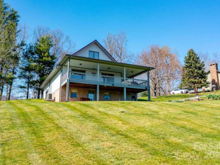 522 Buckeye Ridge Run, Sparta, NC 28675.  MLS# CAR4248814, YatesRealty ID 18750. 