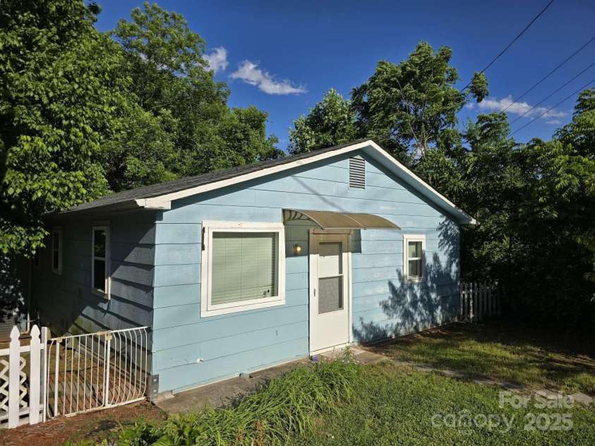 3112 Kendrick Road, Gastonia, NC 28056.  MLS# CAR4263197, YatesRealty ID 18751. 