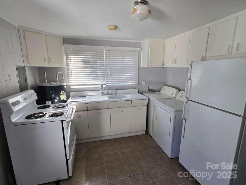 3112 Kendrick Road, Gastonia, NC 28056.  MLS# CAR4263197, YatesRealty ID 18751. 