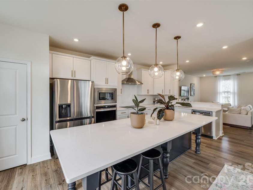 400 Simeon Drive, Charlotte, NC 28208.  MLS# CAR4359974, YatesRealty ID 18751. 