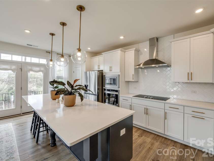 400 Simeon Drive, Charlotte, NC 28208.  MLS# CAR4359974, YatesRealty ID 18751. 