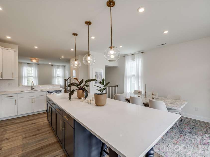 400 Simeon Drive, Charlotte, NC 28208.  MLS# CAR4359974, YatesRealty ID 18751. 