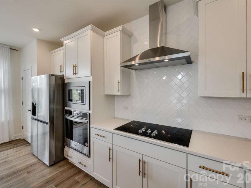 400 Simeon Drive, Charlotte, NC 28208.  MLS# CAR4359974, YatesRealty ID 18751. 