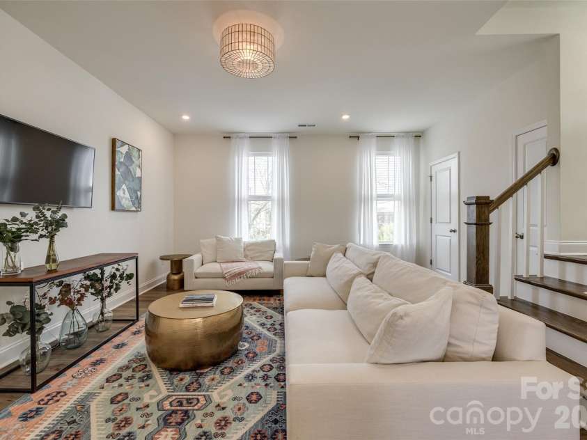 400 Simeon Drive, Charlotte, NC 28208.  MLS# CAR4359974, YatesRealty ID 18751. 