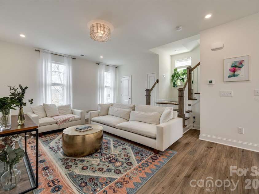 400 Simeon Drive, Charlotte, NC 28208.  MLS# CAR4359974, YatesRealty ID 18751. 