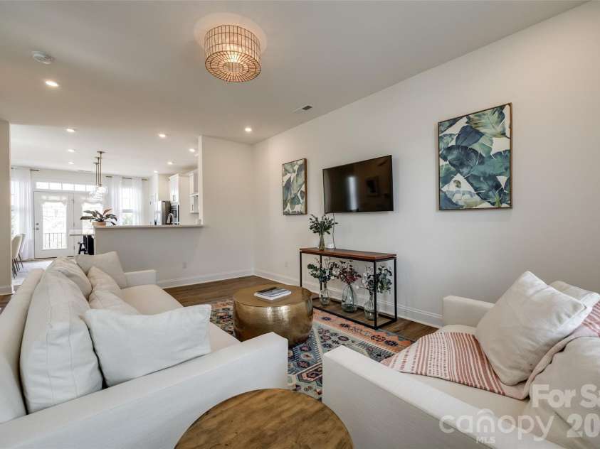 400 Simeon Drive, Charlotte, NC 28208.  MLS# CAR4359974, YatesRealty ID 18751. 