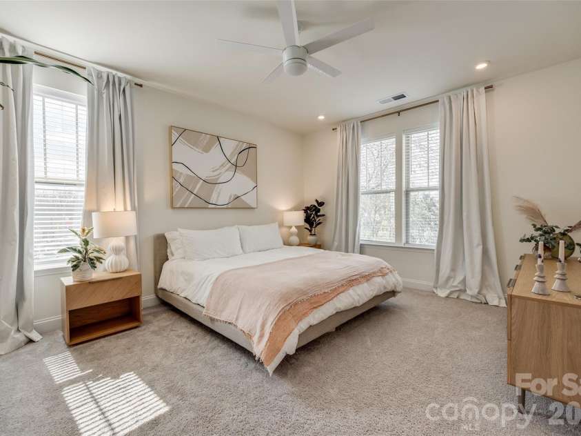 400 Simeon Drive, Charlotte, NC 28208.  MLS# CAR4359974, YatesRealty ID 18751. 