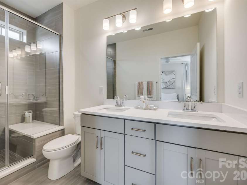 400 Simeon Drive, Charlotte, NC 28208.  MLS# CAR4359974, YatesRealty ID 18751. 