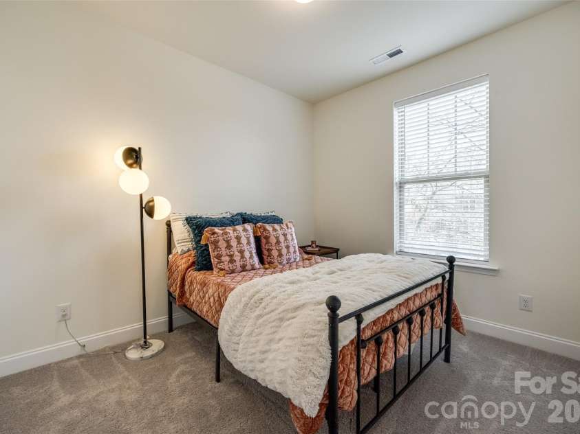 400 Simeon Drive, Charlotte, NC 28208.  MLS# CAR4359974, YatesRealty ID 18751. 
