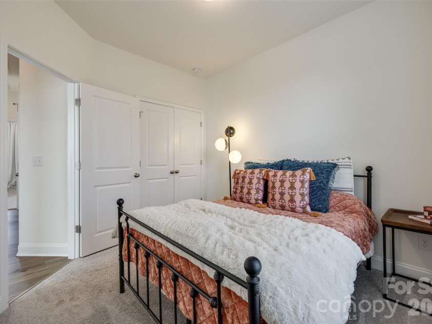 400 Simeon Drive, Charlotte, NC 28208.  MLS# CAR4359974, YatesRealty ID 18751. 