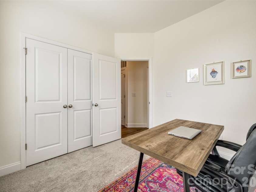 400 Simeon Drive, Charlotte, NC 28208.  MLS# CAR4359974, YatesRealty ID 18751. 