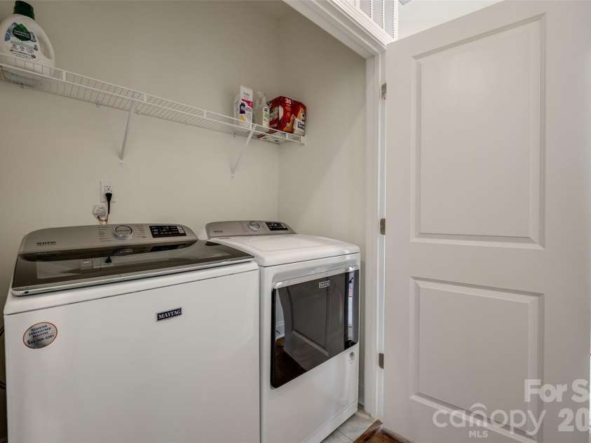 400 Simeon Drive, Charlotte, NC 28208.  MLS# CAR4359974, YatesRealty ID 18751. 