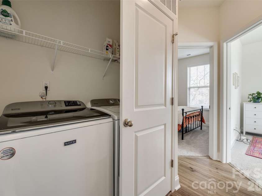400 Simeon Drive, Charlotte, NC 28208.  MLS# CAR4359974, YatesRealty ID 18751. 