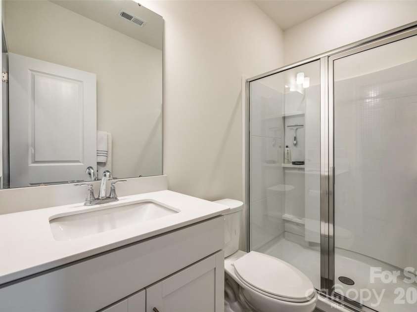 400 Simeon Drive, Charlotte, NC 28208.  MLS# CAR4359974, YatesRealty ID 18751. 