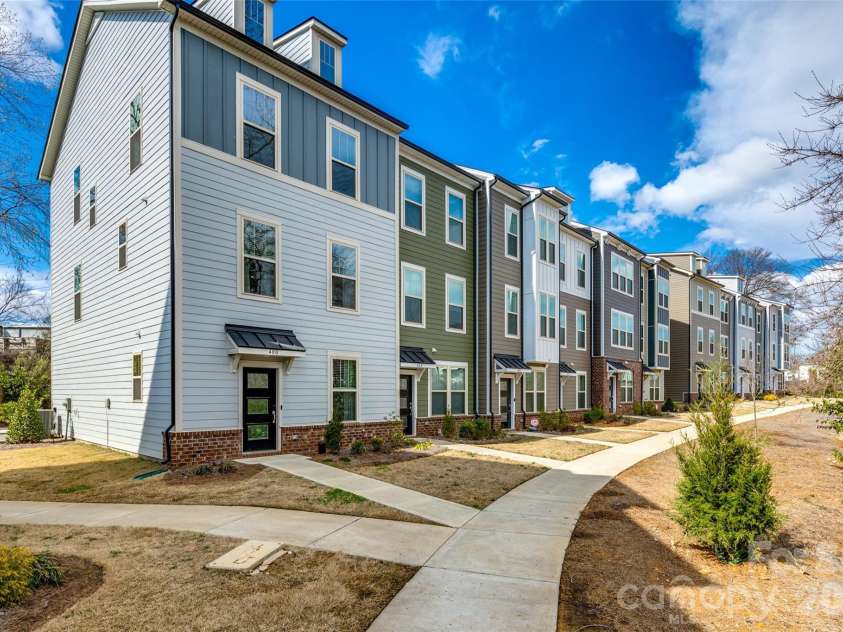 400 Simeon Drive, Charlotte, NC 28208.  MLS# CAR4359974, YatesRealty ID 18751. 