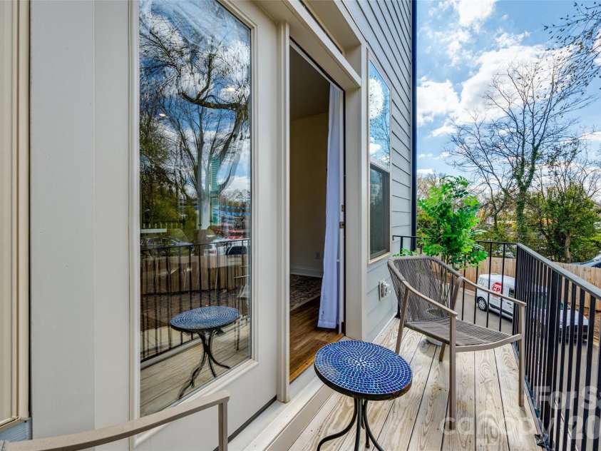 400 Simeon Drive, Charlotte, NC 28208.  MLS# CAR4359974, YatesRealty ID 18751. 