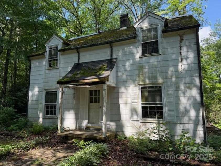59 Laurel Lane, Black Mountain, NC 28711.  MLS# CAR4268236, YatesRealty ID 18752. 