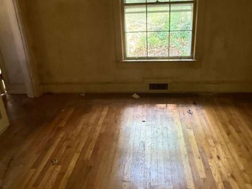 59 Laurel Lane, Black Mountain, NC 28711.  MLS# CAR4268236, YatesRealty ID 18752. 