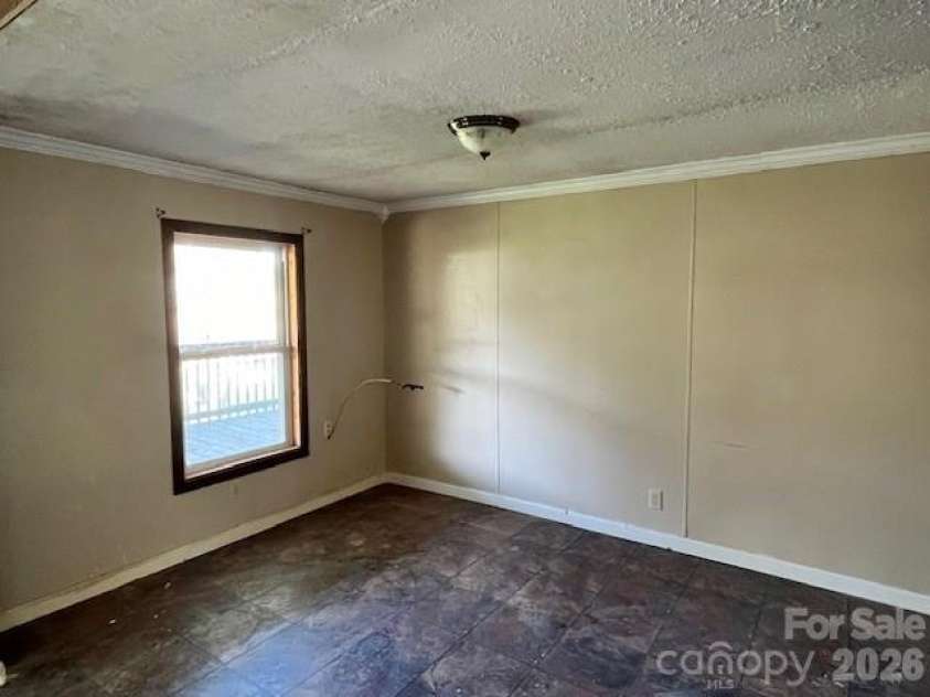 97 Oakland Drive, Burnsville, NC 28714.  MLS# CAR4332578, YatesRealty ID 18752. Dining Area