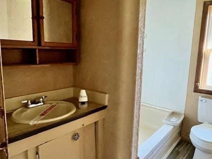 97 Oakland Drive, Burnsville, NC 28714.  MLS# CAR4332578, YatesRealty ID 18752. Second Bathroom
