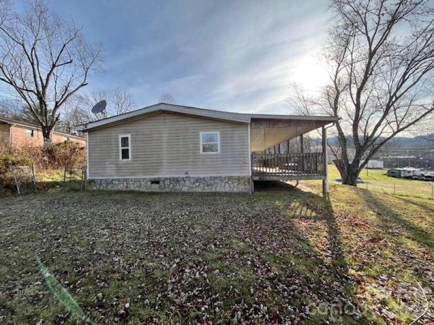 97 Oakland Drive, Burnsville, NC 28714.  MLS# CAR4332578, YatesRealty ID 18752. Side View