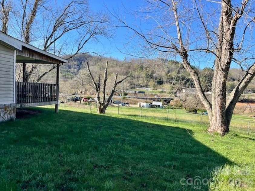 97 Oakland Drive, Burnsville, NC 28714.  MLS# CAR4332578, YatesRealty ID 18752. Side Yard View