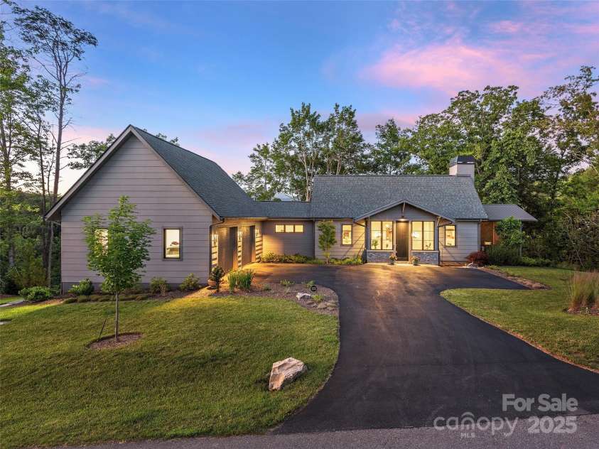 162 Riverbend Forest Drive, Asheville, NC 28805.  MLS# CAR4238512, YatesRealty ID 18754. 