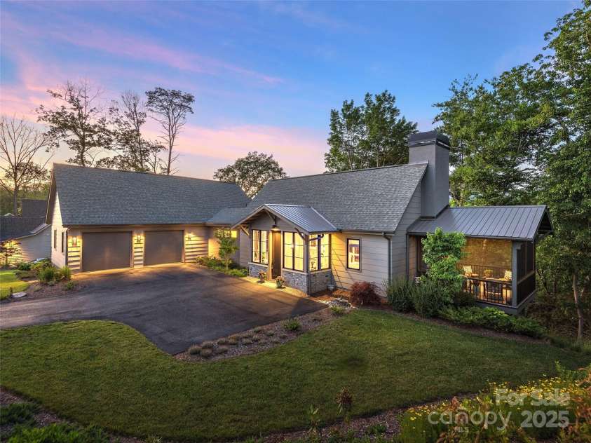 162 Riverbend Forest Drive, Asheville, NC 28805.  MLS# CAR4238512, YatesRealty ID 18754. 