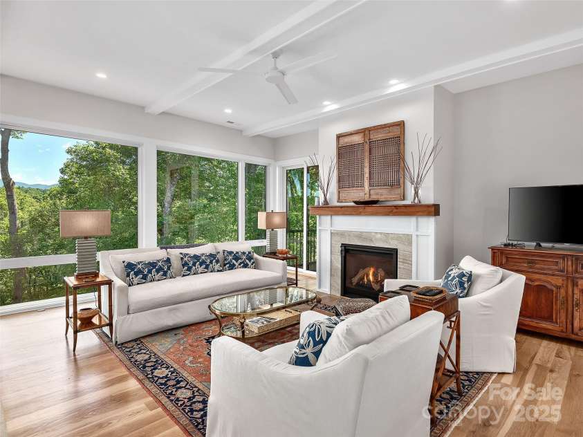 162 Riverbend Forest Drive, Asheville, NC 28805.  MLS# CAR4238512, YatesRealty ID 18754. 