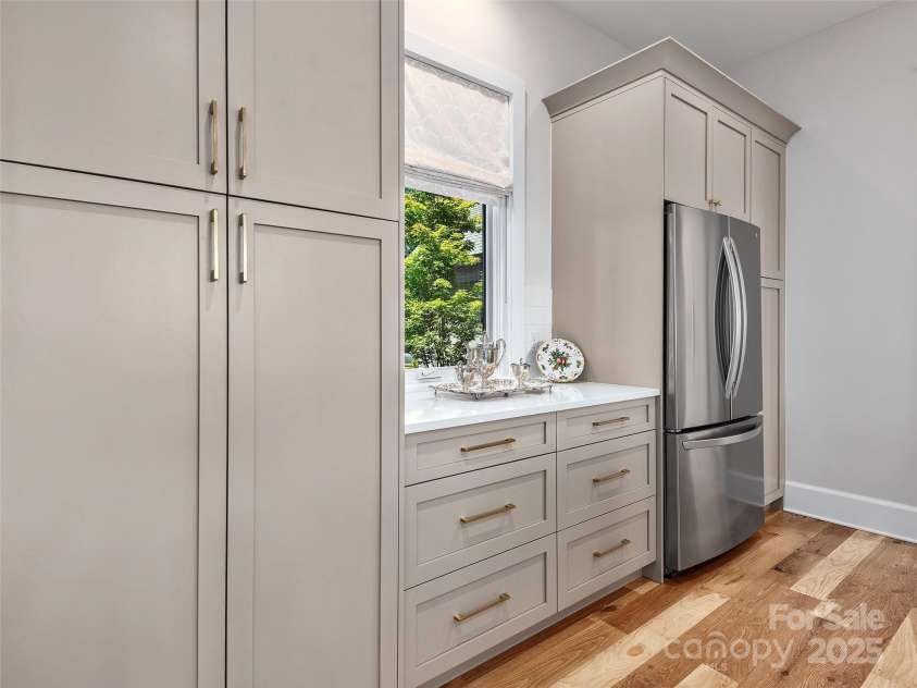 162 Riverbend Forest Drive, Asheville, NC 28805.  MLS# CAR4238512, YatesRealty ID 18754. 